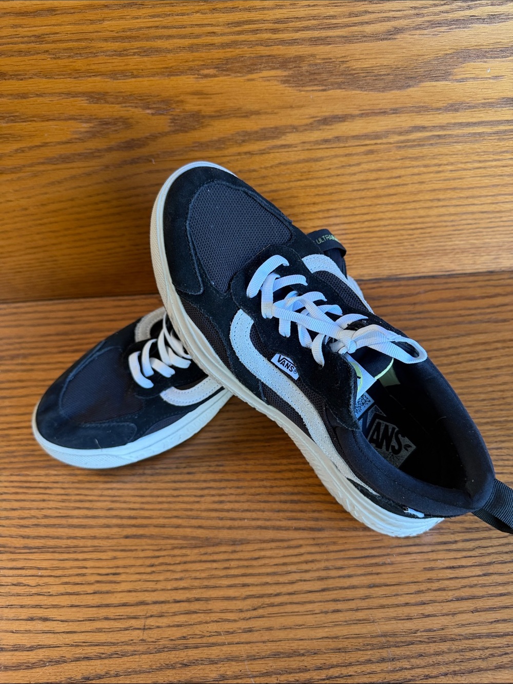 Vans Men’s Black and White Low-Top Sneakers